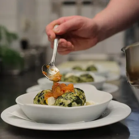 Han/Misafirhane Eggerberg